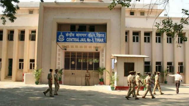 तिहाड़ जेल की वैन में कैदियों के बीच मारपीट, दो की मौत