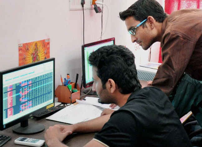 फिर टूटा बाजार, सेंसेक्‍स 317 अंक लुढककर बंद, निफ्टी में 89 अंक की गिरावट