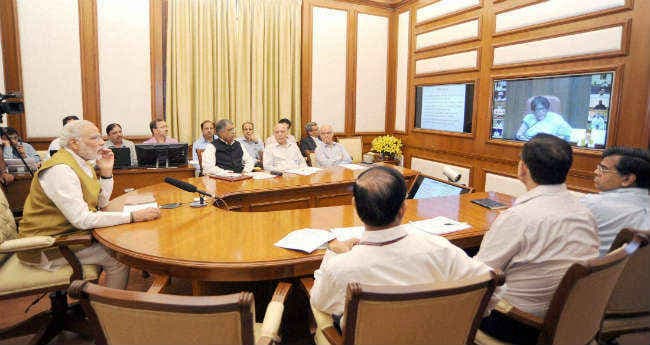 नक्सल प्रभावित क्षेत्रों में मोबाइल सेवाओं में तेजी लाई जाए : मोदी