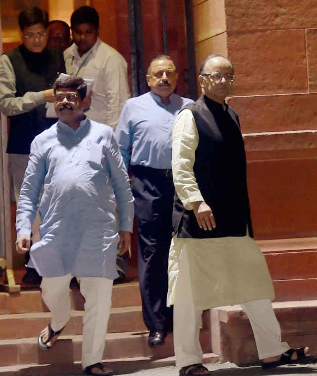 मोदी ने कैबिनेट सहयोगियों के साथ बैठक की, OROP और आरक्षण मुद्दे पर हुई चर्चा