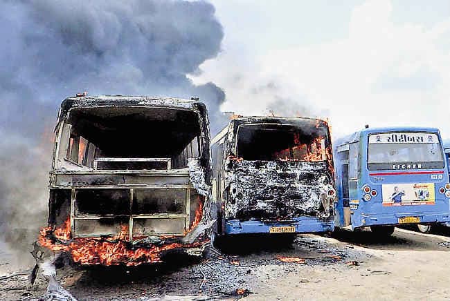 किसे जलायेगी पटेल आंदोलन की आग?