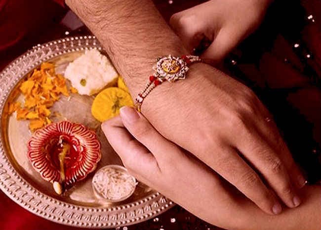 रक्षाबंधन आज, सजेगी भाइयों की कलाई, जानें शुभ मुहूर्त के बारे में