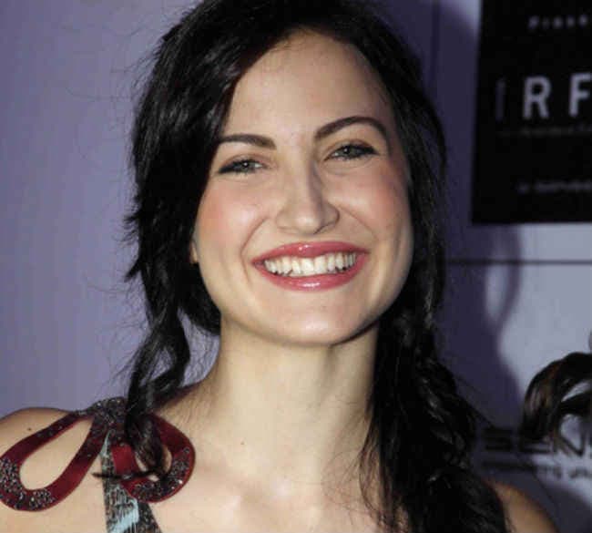 सलमान के साथ काम करना चाहती हैं एली अवराम