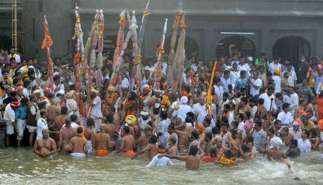 कुंभ मेला: पहला ''शाही स्नान'' आज, हजारों श्रद्धालुओं ने लगायी आस्‍था की डुबकी