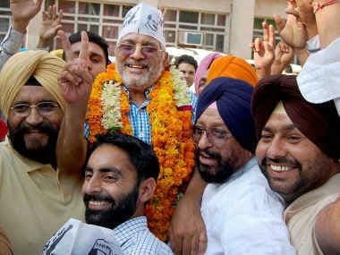 ''आम आदमी पार्टी'' ने अपने दो सांसदों को किया सस्पेंड