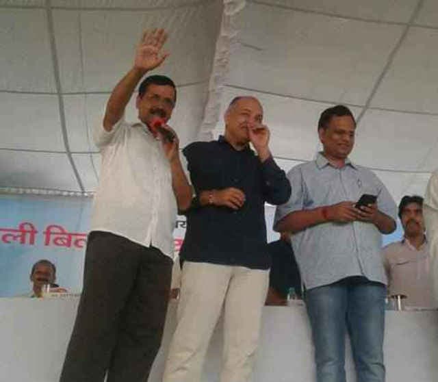 कपिल मिश्रा हटाये गये, मनीष सिसोदिया को मिली कानून मंत्री की अतिरिक्त जिम्मेवारी