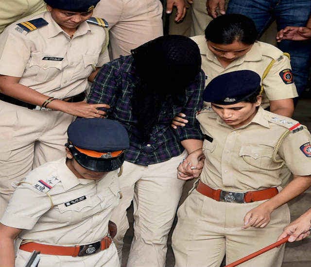 शीना मर्डर मिस्ट्री : पेशी के दौरान कोर्ट में बेहोश हुई इंद्राणी, 5 सितंबर तक रिमांड पर