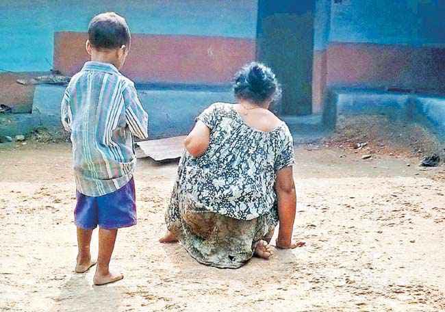 नक्सलियों के दुष्कर्म के बाद मां बनी लुगनी की व्यथा : चाहती है कोई अपना ले उसके लाल को...