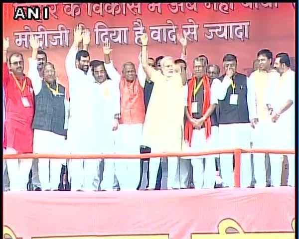 LIVE भागलपुर परिवर्तन रैली : प्रधानमंत्री नरेंद्र मोदी ने कहा, पटना के गांधी मैदान में तिलांजलि सभा हुई