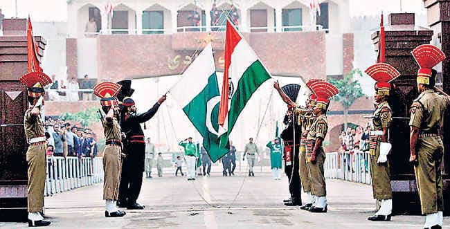 मेरे सामने वाली सरहद पर..