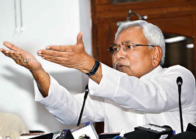 नीतीश का पलटवार : पैकेज के सच पर सफाई नहीं दे पाये प्रधानमंत्री