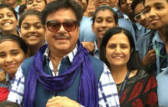 महागंठबंधन से सपा के अलग होने पर शत्रु ''खामोश''