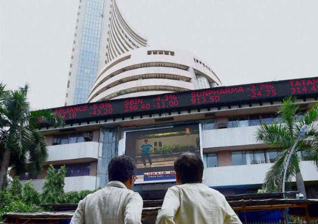 562 अंक गिरा सेंसेक्स, 25000 से नीचे जाने का खतरा बढा