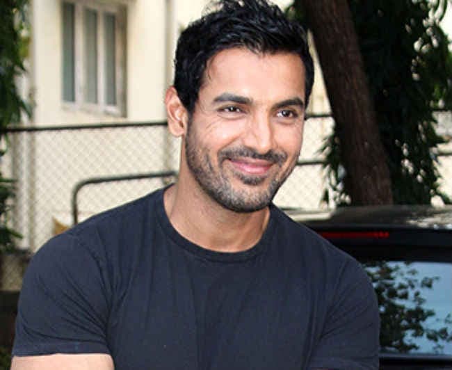 आज भी ''मीडिल क्लास'' की ही तरह रहना पसंद करते हैं जॉन अब्राह्म