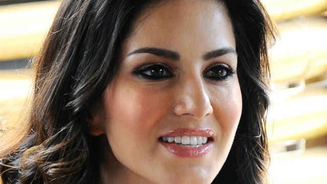 मेरे पीछे समय बर्बाद न करें राजनेता : सनी लियोन