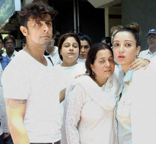 आदेश श्रीवास्तव का हुआ अंतिम संस्कार