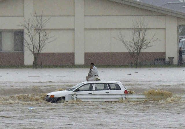 जापान : 50 साल के इतिहास में सबसे ज्यादा बारिश, 1 लाख लोग बेघर