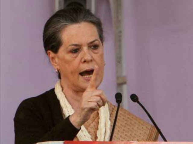 हवालाबाज बताये जाने पर सोनिया ने मोदी से पूछा व्यापमं व ललितगेट पर क्यों हैं खामोश?