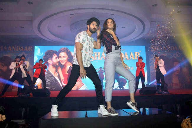 SHAANDAAR : शाहिद-आलिया का ''गुलाबो...'' डांस