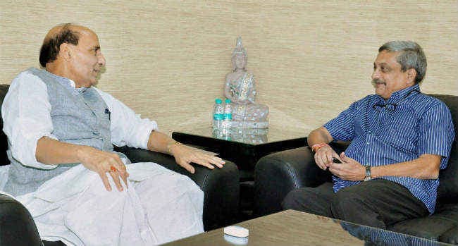 भारत और चीन के बीच गतिरोध जारी, पर्रिकर ने राजनाथ से मुलाकात की