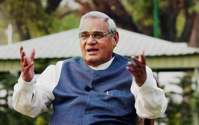 अब पूर्व प्रधानमंत्री अटल बिहारी वाजपेयी को दे दी गयी श्रद्धांजलि