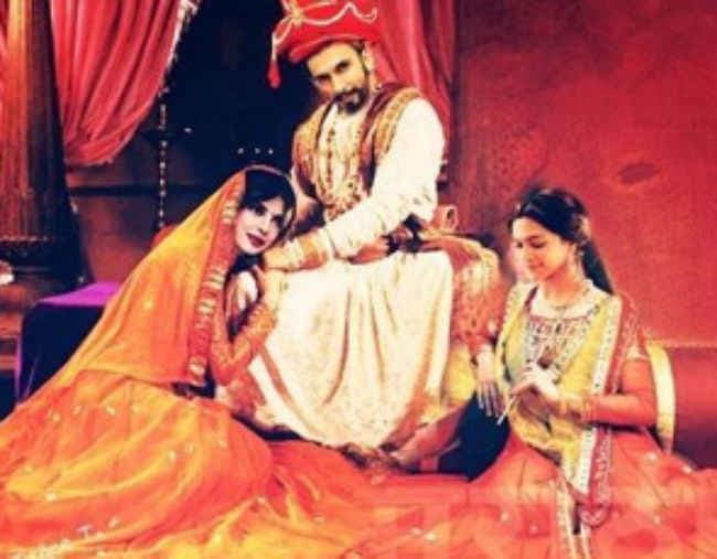 रणवीर-दीपिका ने जारी किया ‘बाजीराव मस्तानी'' का पहला गाना ‘गजानन''