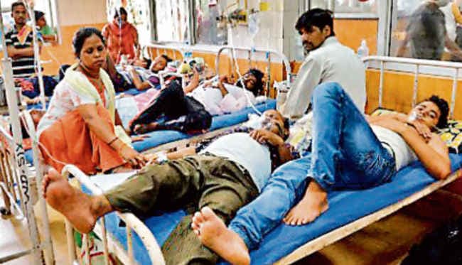 कब तक वे हमको टोपी पहनाते रहेंगे