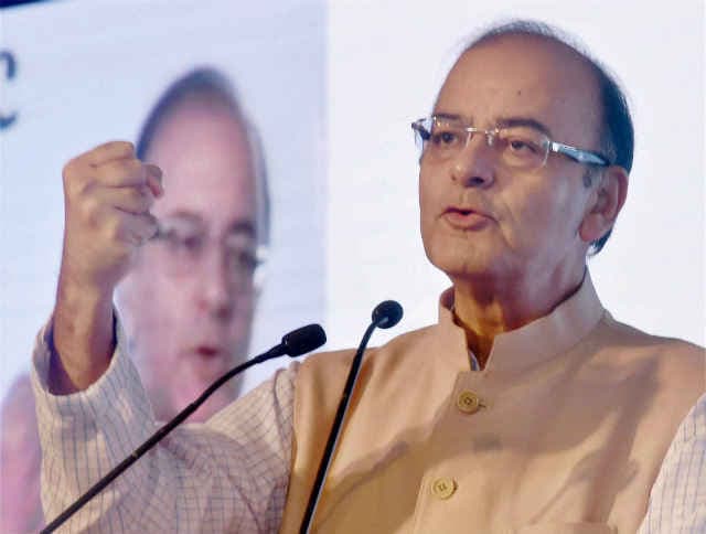 कर विवाद से जुडे लंबित मामलों को अगले कुछ दिनों में सुलझायेंगे : वित्त मंत्री