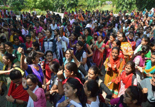 पटना वीमेंस कॉलेज में छेड़खानी का मामला, आक्रोशित छात्राओं ने किया हंगामा, घंटों लगा जाम