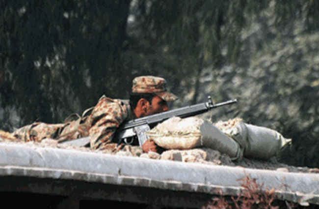 पाकिस्तान में वायुसेना के अड्डे पर आतंकी हमला, 8 हमलावर ढेर