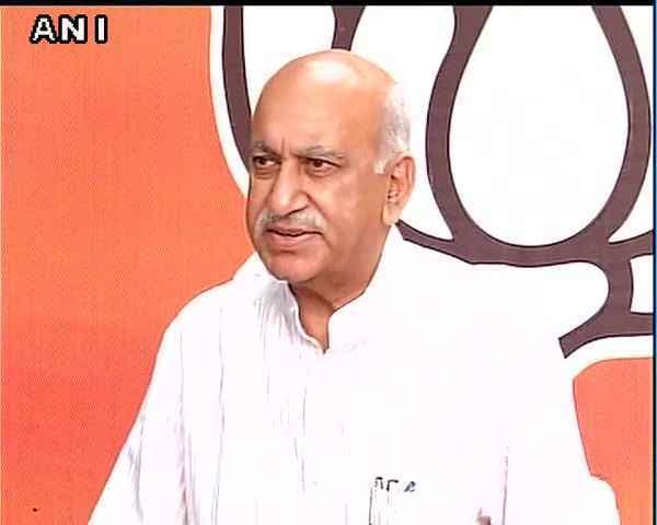 ओवैसी पर गरमायी राजनीति, एमजे अकबर व केसी त्यागी आमने-सामने