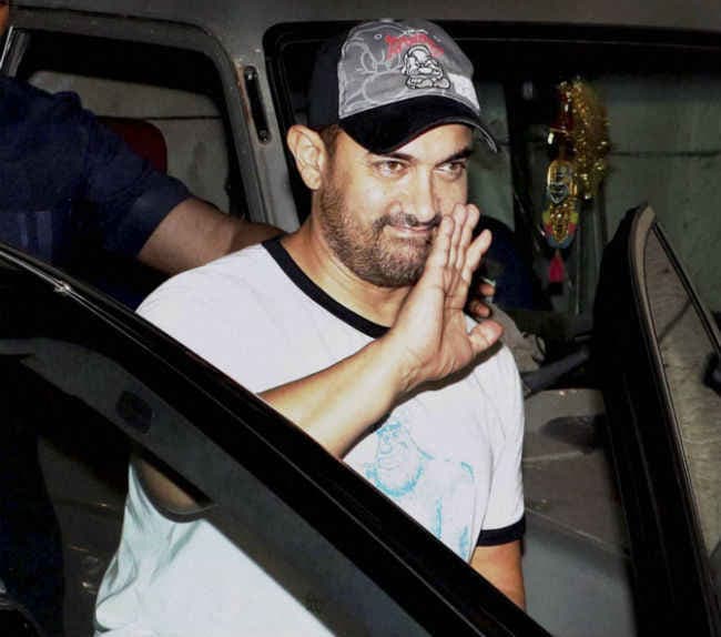 VIDEO : कीचड़ से उभरा आमिर का चेहरा, ''दंगल'' का फर्स्टलुक जारी