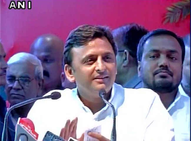 मोदी की ब्रांडिंग, मार्केटिंग करने वाली कंपनी अब नीतीश के लिए काम कर रही है : अखिलेश