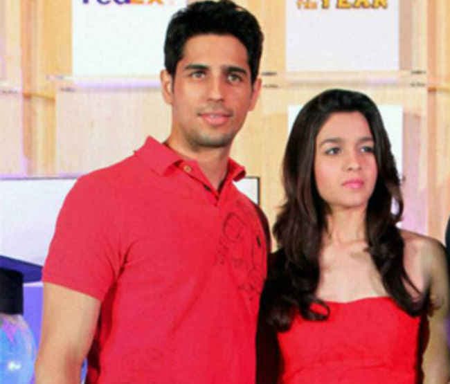 एकदूसरे को डेट कर रहे हैं सिद्धार्थ-आलिया!  देखें वीडियो