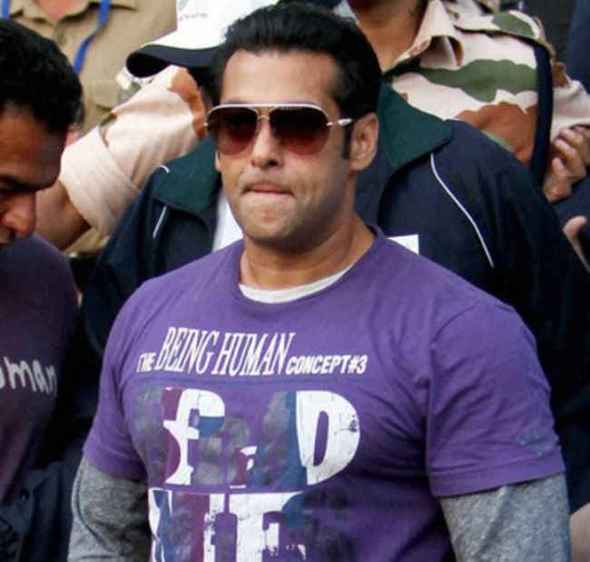 क्‍यों सलमान ने फेसबुक पर प्रशंसकों को चेताया