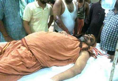 गणेश मूर्ति विसर्जन को लेकर हंगामा, लाठीचार्ज में अविमुक्तेश्वरानंद समेत  घायल हुए कई साधु सन्यासी