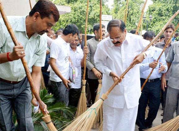 स्वच्छ भारत अभियान की सफलता के लिए इसे जन आंदोलन बनाना जरुरी: सरकार