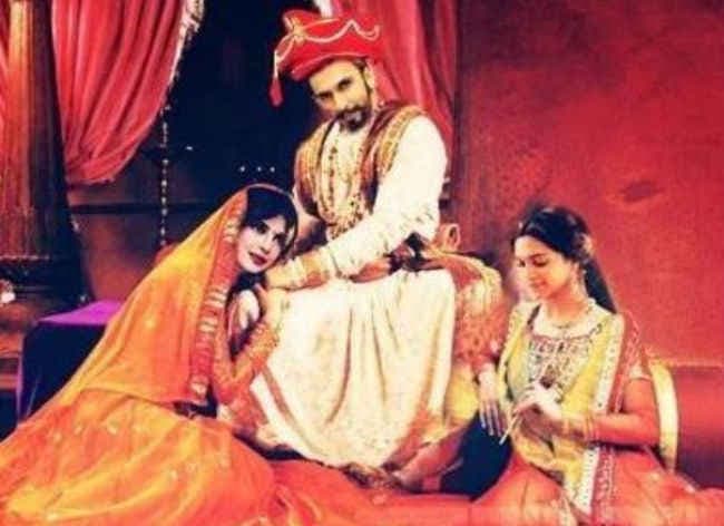 ”बाजीराव मस्तानी” की रिलीज डेट टली, देखें वीडियो