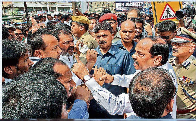 अशांत हुई राजधानी, तो राज्य का मुखिया खुद निकला शांति की अपील करने