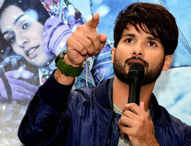 अमिताभ के बाद अब शाहिद कपूर का फेसबुक अकांउट हैक