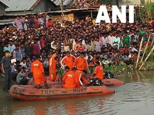 असम के कामरूप जिले के गोरोईमारी में नाव पलटी, 200 लोग थे सवार