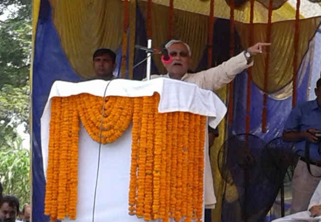 नवादा : नीतीश की सभा में हंगामा, लगे मोदी-मोदी के नारे, BJP ने कसा तंज