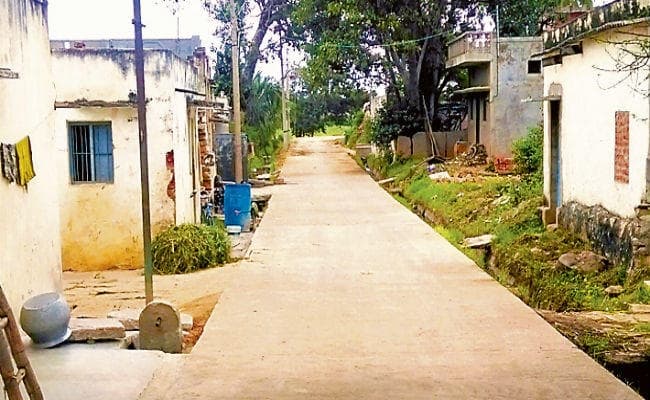 कोरोना से मुकाबले में कदमताल कर रहा बंगाल, सड़कें सूनीं, घरों में सिमटे लोग