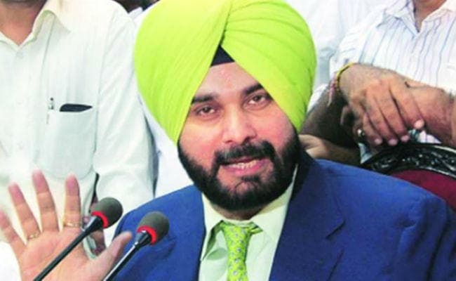 कैप्टन पर सिद्धू का हमला जारी, ट्वीट किया- वो कैबिनेट में जगह दे रहे फिर भी उनके सिस्टम को किया खारिज