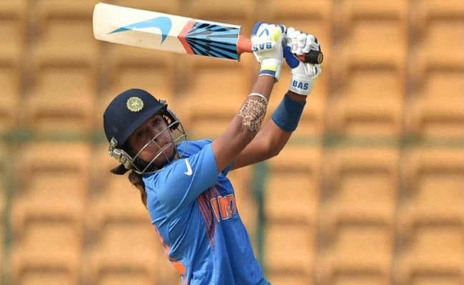 VIDEO: जब हरमनप्रीत की बैटिंग देख रोहित शर्मा करने लगे बारिश की दुआ! कौर ने खेली थी 171 रनों की विस्फोटक पारी