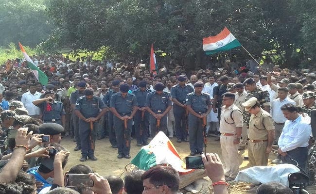 शहीद जितेंद्र सिंह पंचतत्व में विलीन : हजारों नम आंखों ने दी अंतिम विदाई