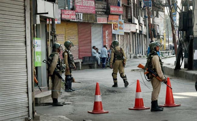 कश्मीर में लगातार 115वें दिन भी जनजीवन प्रभावित