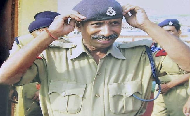 सिमी आतंकियों द्वारा मारे गये पुलिसकर्मी के घर शादी के गीत के बजाय शोक