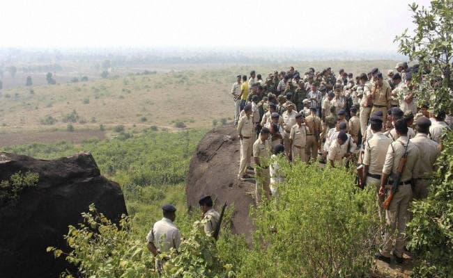 आठ सिमी आतंकियों के इनकाउंटर पर बोली भोपाल पुलिस, घटनास्थल पर दो देसी कट्टे व तीन चाकू मिले