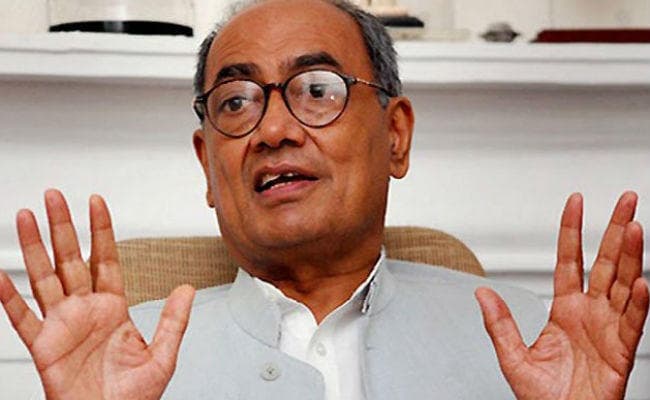 पुलिस को डर था कि सिमी सदस्य कुछ खुलासे करेंगे, इसलिए उन्हें मार दिया : दिग्विजय